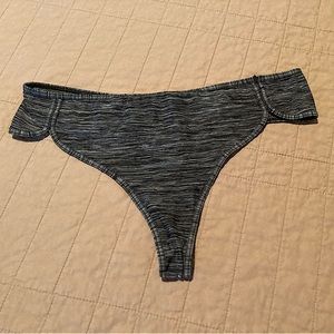 2/$15- Victoria’s Secret - Black & Gray marled silky Thong / String

Size Medium